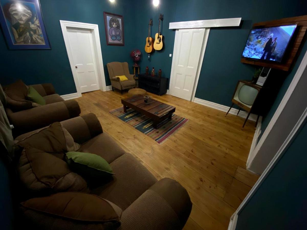 Uthando Backpackers Lodge Оудсхорн Экстерьер фото