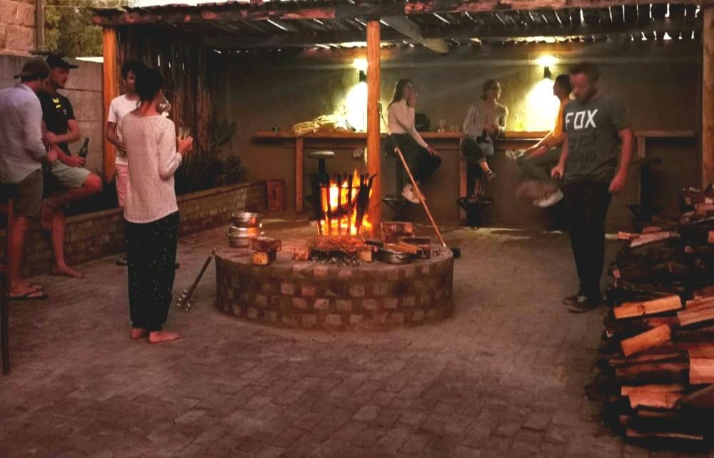 Uthando Backpackers Lodge Оудсхорн Экстерьер фото